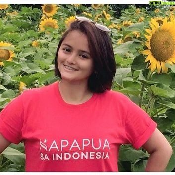 Alenta S. Hombing - 4.6K Likes - Aku bukan Pesolek apalagi Wayang Golek, Aku terlahir sebagai Pejuang dalam mencari Peluang..artikan semua dg positif maka km akan temukan arti Kesatuan Seutuhnya😊Jauhkan Compare Dekati Prepare, Hidup bukan soal Hitam Putih, Rupawan dan tidak, tapi seberapa Besar Perjuangan dan Peluang yg km ciptakan agar Dunia dapat mengenal Indonesia.. Hidup bukan sekedar Bersolek lalu menuruti semua perkataan org layaknya Wayang Golek Karena hal tsb akan membawamu pada titik Compare yang satu dg lainya, tentu itu akan menjauhkan satu suku dg suku yg lainnya, Tp cobalah dekati kalimat Prepare utk tiap hal yg buruk pasti sedikit bnyk akan berubah karena adanya dampak yang baik selama km kuat jadi orang yang berdampak baik bukan sbaliknya lakukan lah❤️😇🔥i love Indonesia#SAVEPAPUA❤️#maafbarusempatpostingsusahsignal