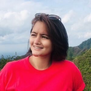 Alenta S. Hombing Instagram - Aku bukan Pesolek apalagi Wayang Golek, Aku terlahir sebagai Pejuang dalam mencari Peluang..artikan semua dg positif maka km akan temukan arti Kesatuan Seutuhnya😊Jauhkan Compare Dekati Prepare, Hidup bukan soal Hitam Putih, Rupawan dan tidak, tapi seberapa Besar Perjuangan dan Peluang yg km ciptakan agar Dunia dapat mengenal Indonesia.. Hidup bukan sekedar Bersolek lalu menuruti semua perkataan org layaknya Wayang Golek Karena hal tsb akan membawamu pada titik Compare yang satu dg lainya, tentu itu akan menjauhkan satu suku dg suku yg lainnya, Tp cobalah dekati kalimat Prepare utk tiap hal yg buruk pasti sedikit bnyk akan berubah karena adanya dampak yang baik selama km kuat jadi orang yang berdampak baik bukan sbaliknya lakukan lah❤️😇🔥i love Indonesia#SAVEPAPUA❤️#maafbarusempatpostingsusahsignal