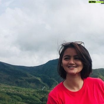 Alenta S. Hombing - 4.6K Likes - Aku bukan Pesolek apalagi Wayang Golek, Aku terlahir sebagai Pejuang dalam mencari Peluang..artikan semua dg positif maka km akan temukan arti Kesatuan Seutuhnya😊Jauhkan Compare Dekati Prepare, Hidup bukan soal Hitam Putih, Rupawan dan tidak, tapi seberapa Besar Perjuangan dan Peluang yg km ciptakan agar Dunia dapat mengenal Indonesia.. Hidup bukan sekedar Bersolek lalu menuruti semua perkataan org layaknya Wayang Golek Karena hal tsb akan membawamu pada titik Compare yang satu dg lainya, tentu itu akan menjauhkan satu suku dg suku yg lainnya, Tp cobalah dekati kalimat Prepare utk tiap hal yg buruk pasti sedikit bnyk akan berubah karena adanya dampak yang baik selama km kuat jadi orang yang berdampak baik bukan sbaliknya lakukan lah❤️😇🔥i love Indonesia#SAVEPAPUA❤️#maafbarusempatpostingsusahsignal