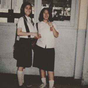 Alenta S. Hombing Instagram - Lagi utak atik Hp nemu ini sbelum terhapus, jd ingin mengapresiasi kebanggaan diri menjadi alumni SLTP N 196 Jakarta, karena disana jujur banyak belajar ttg kebersahajaan..Terimakasih pada sahabat yg jaman old sya panggil butet febri skrg udh jd cici febri, kalau ga karna dkirim poto ini mungkin sya jg ga inget bentukan muka sya jaman old karena tdk pernah selfie..yg bkin pangling ketika melihat perubahan drastis dr sahabat sya yg begitu cantik..dr sini saya ingin share cantik itu dari dalam bukan dari luar perbanyak ilmu maka ilmu dpt mempercantik rupa mu😇🙏🏻Happy Sunday #abaikangandengantangankamiyaabliaudulutomboyskrgkebalikanakygtomboy🤣