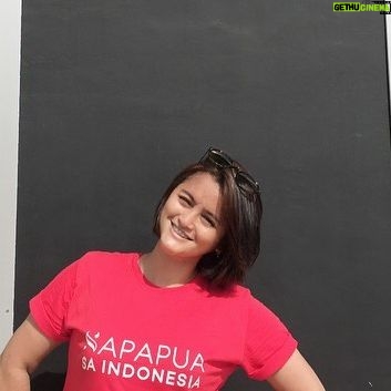 Alenta S. Hombing - 4.6K Likes - Aku bukan Pesolek apalagi Wayang Golek, Aku terlahir sebagai Pejuang dalam mencari Peluang..artikan semua dg positif maka km akan temukan arti Kesatuan Seutuhnya😊Jauhkan Compare Dekati Prepare, Hidup bukan soal Hitam Putih, Rupawan dan tidak, tapi seberapa Besar Perjuangan dan Peluang yg km ciptakan agar Dunia dapat mengenal Indonesia.. Hidup bukan sekedar Bersolek lalu menuruti semua perkataan org layaknya Wayang Golek Karena hal tsb akan membawamu pada titik Compare yang satu dg lainya, tentu itu akan menjauhkan satu suku dg suku yg lainnya, Tp cobalah dekati kalimat Prepare utk tiap hal yg buruk pasti sedikit bnyk akan berubah karena adanya dampak yang baik selama km kuat jadi orang yang berdampak baik bukan sbaliknya lakukan lah❤️😇🔥i love Indonesia#SAVEPAPUA❤️#maafbarusempatpostingsusahsignal
