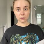 Alessandra Torresani Instagram - Of course I did that… 🙄 #grwm #momtok #toddlermom #beautyhacks #rodial #rodialbeauty