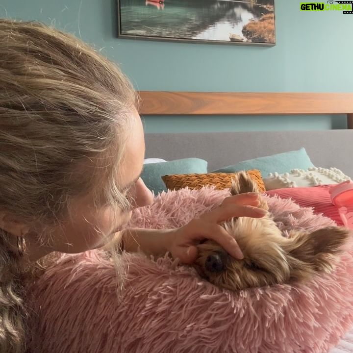 Alex-Anne Aubé-Kubel - 2.9K Likes - Them ❤️
Je m’ennuie déjà xx