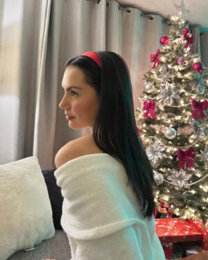 Alex Hook Instagram - Merry holidays. Hope your cosmos are so good you cry❣️