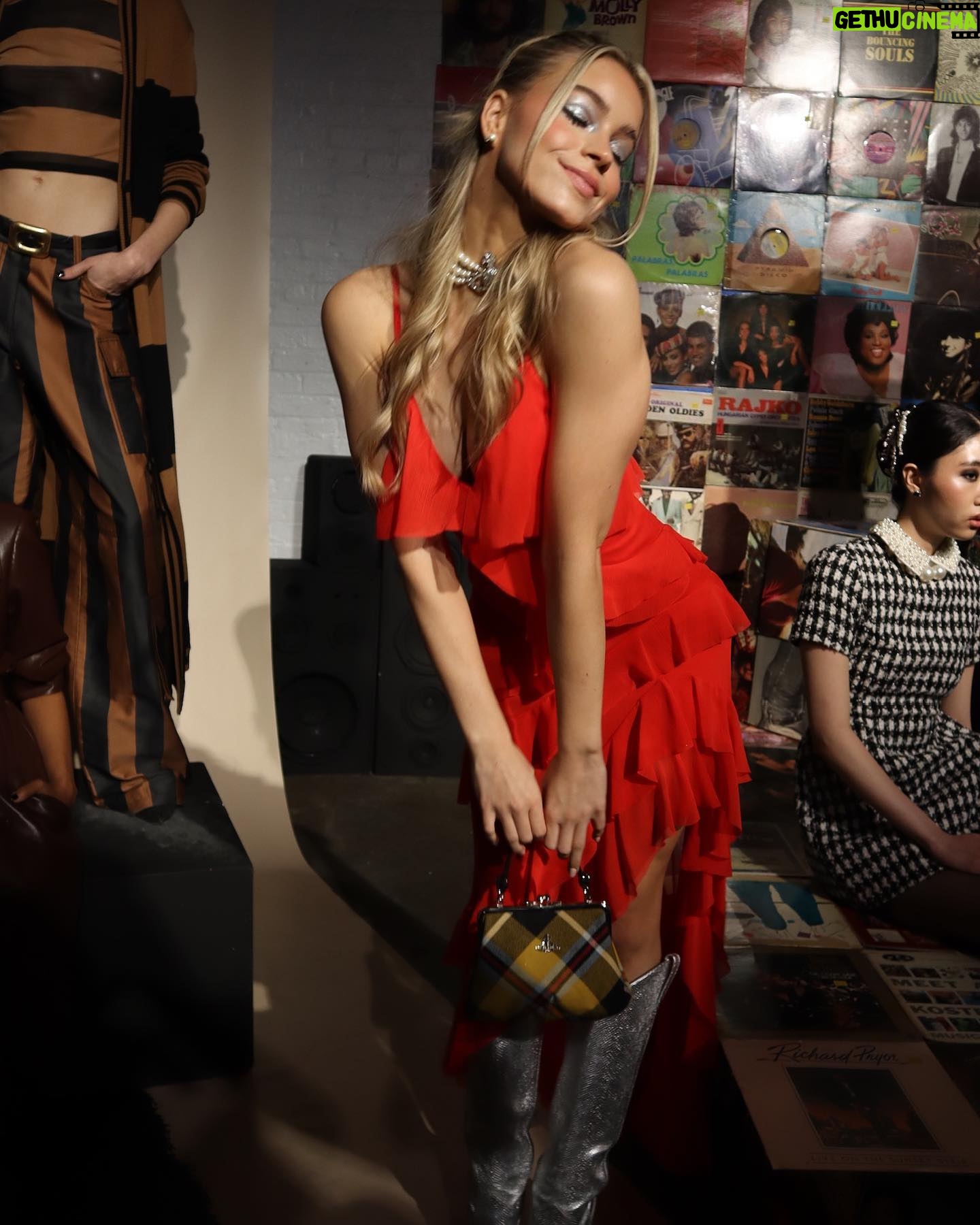 Alexa Blair Robertson Instagram - baby’s first NYFW❤️ thank you @aliceandolivia !!