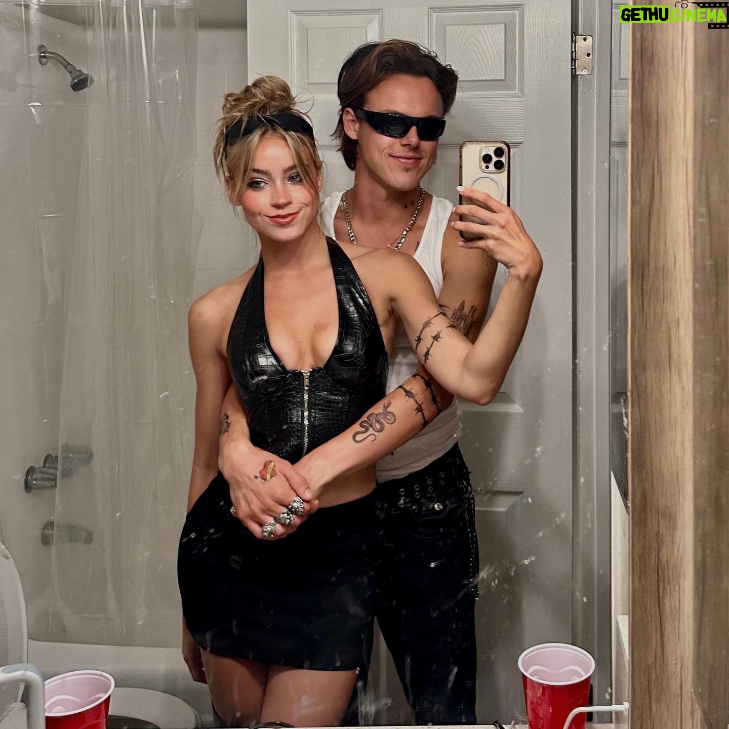 Alexa Blair Robertson Instagram - pam & tommy & pearl & elvira