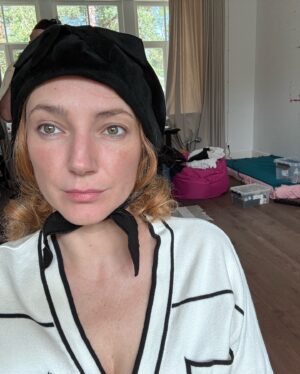 Alexandra Borbély Instagram - #felkészülésegyszerepre 
#preparationforarole #newfilm 
#haimandgreta