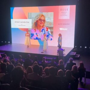 Alexandra Borbély Instagram - #elleawards hungary 2024 
#reklámnakminősülőtartalom 
 
szeretem ünnepelni a nőket, mint egy kimenős anyuka meg még inkább😅🥳
szeretettel gratulálok minden jelöltnek, és díjazottnak egyaránt💫
köszönjük @x____kata____x & @danielbenus , hogy beöltöztettetek minket😎🙏
