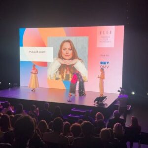 Alexandra Borbély Instagram - #elleawards hungary 2024 
#reklámnakminősülőtartalom 
 
szeretem ünnepelni a nőket, mint egy kimenős anyuka meg még inkább😅🥳
szeretettel gratulálok minden jelöltnek, és díjazottnak egyaránt💫
köszönjük @x____kata____x & @danielbenus , hogy beöltöztettetek minket😎🙏