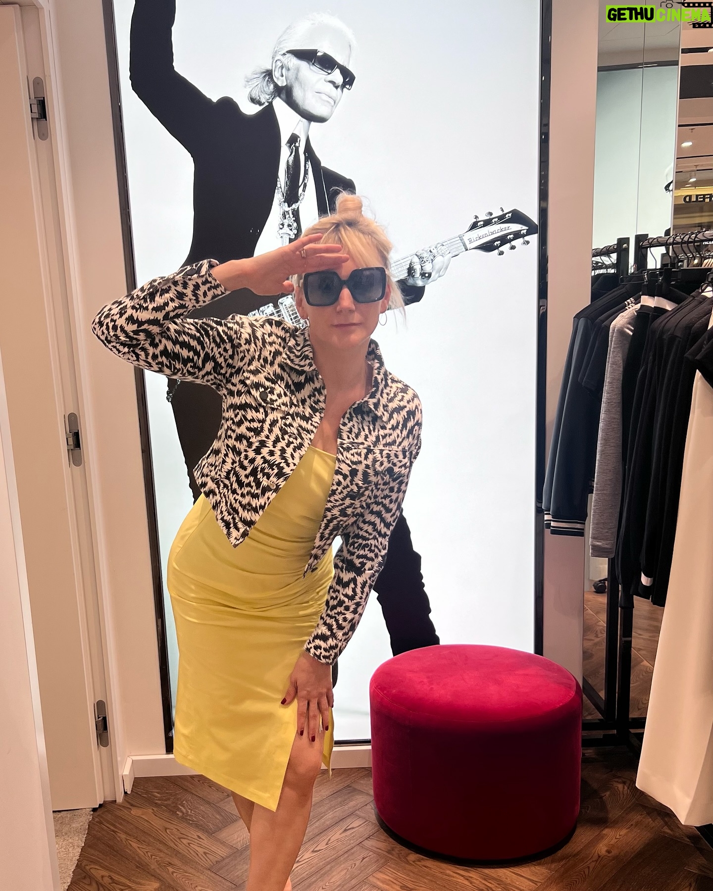 Alexandra Borbély - 3 Likes - #reklám
Jelentem, Karl áldásával, én készen állok a nyárra!⛱️🍹☀️
@vermont_hu @inspiredbyvermont #karllagerfeld