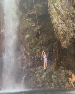Alexandra Johnson Instagram - Swung into the new year with my mom in Costa Rica 🐒🌿🌺 

A very not dry start to Dry January 💦🙃🍻 Thank you @athleticbrewing for the Round of Cheers!!

Seriously great-tasting brew you can enjoy anytime, anywhere. #GiveDryATry, game changer.

#Ad #FitForAllTimes #AthleticBrewing #AthleticBrewingCo #NonAlcoholic #NACraftBeer #Fitness #Training

Athletic Brewing Co. LLC Milford, CT and San Diego, CA. Near Beer.