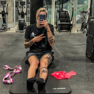 Alexandra Johnson Instagram - My doctor told me I need to be able to go fully straight before surgery. I said that’s gonna be hard, I was born this way.