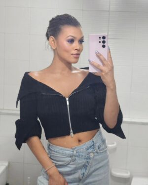 Alexandra Joner Instagram - Tusen tusen takk for alle hyggelige tilbakemeldingene på Love Island hittil 💜