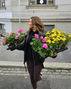 Actress Alexandra Joner HD Instagram Photos and Wallpapers July 2024