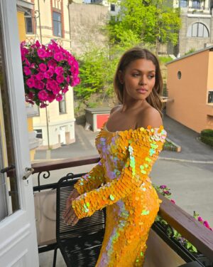 Alexandra Joner Instagram - Inneklemt fredag ✨️