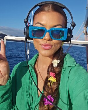 Alexandra Joner Instagram - Var en liten tur innom Love Island og tok med meg en bombshell til gutta 💚