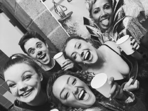 Alexandra Mardell Instagram - 6 weeks of festive fabulousness, with the most incredible and hilarious cast and crew! 
Thanks for having me! It really was the best team! 
It’s been Juuuuust Right 🎪