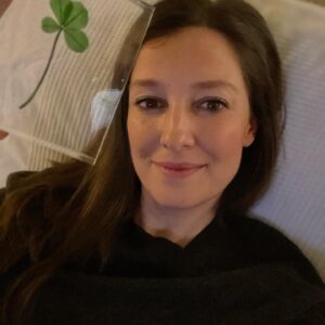 Alexandra Maria Lara Instagram - Herzlichen Glückwunsch an alle Nominierten, ich drücke Euch die Daumen und freue mich schon sehr auf den 12.Mai @filmpreis 🍀 …und viel 🫶🏻 auch an alle, die heute nicht nominiert wurden und Filme machen und lieben ♥️ #feierabend