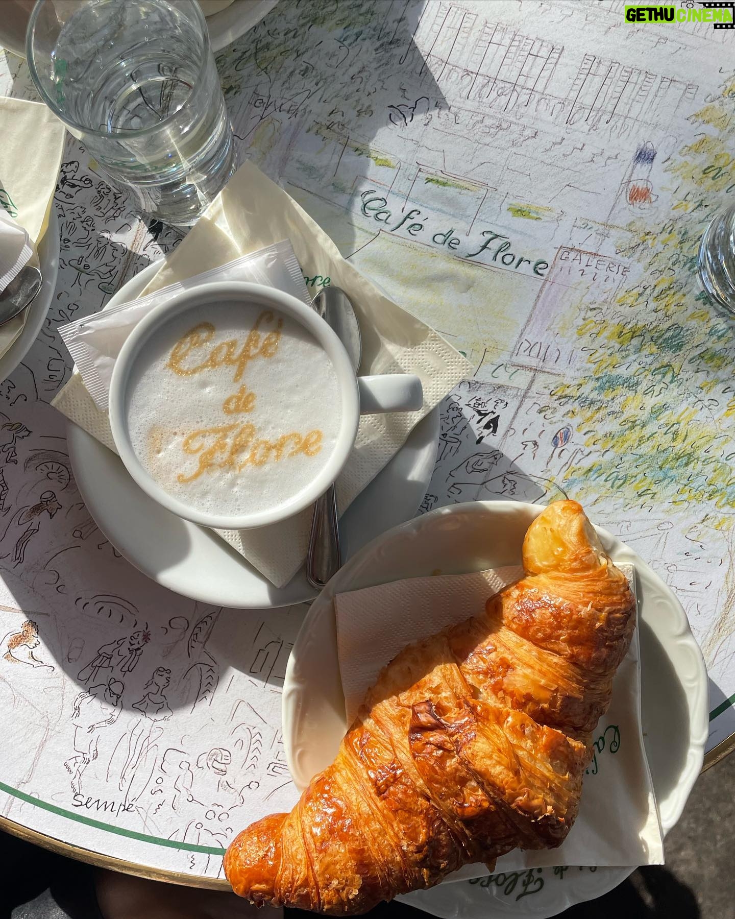 Alexandra Beaton Instagram - Vive la France 🇫🇷