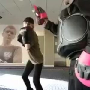 Alexandra Dinu Instagram - Being a badass takes time and... training.😓 Some steps forward but the race is long and, in the end, it's only with yourself. 
Thank you for your patience and for all the skills !! Just a sneak peak here, saving the best for the movie! :) @pedreropeter 
The boxing gloves are sooo good!! @everlast  #kravmaga #trainingday #stunttraining