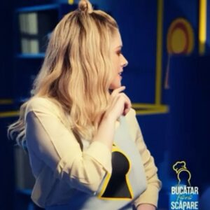 Alexandra Dinu Instagram - Hmmm... mă gândesc unde era ascunsă cheia în episodul #BucatarFaraScapare... 🤔
De fapt, mai bine o căutați singuri - asta va poate aduce un premiu ! 😉
Detalii pe site-ul @lidlromania 

https://bit.ly/3xXWIRH

💙💛