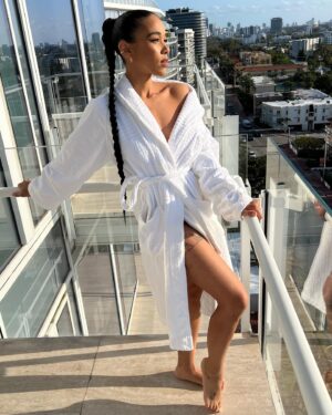 Alexandra Shipp Instagram - /fē•ling/

conscious recognition

a wind 
my mind settles to the breeze 
i inhale 
filling my chest with presence 
I exhale 
letting go of the dark side of my ego 
i am here 
allowing the moment 
allowing my heart to just beat 
in moments when i am reeling
i focus on this feeling 

💄💇🏽‍♀️ @makeupbynkc

#whereisthedress