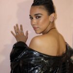 Alexandra Shipp Instagram - a night with @thefrankieshop 🖤 👗 @mandelkorn X @thefrankieshop 💄 @danadelaney 💇🏽‍♀️ @milesjeffrieshair