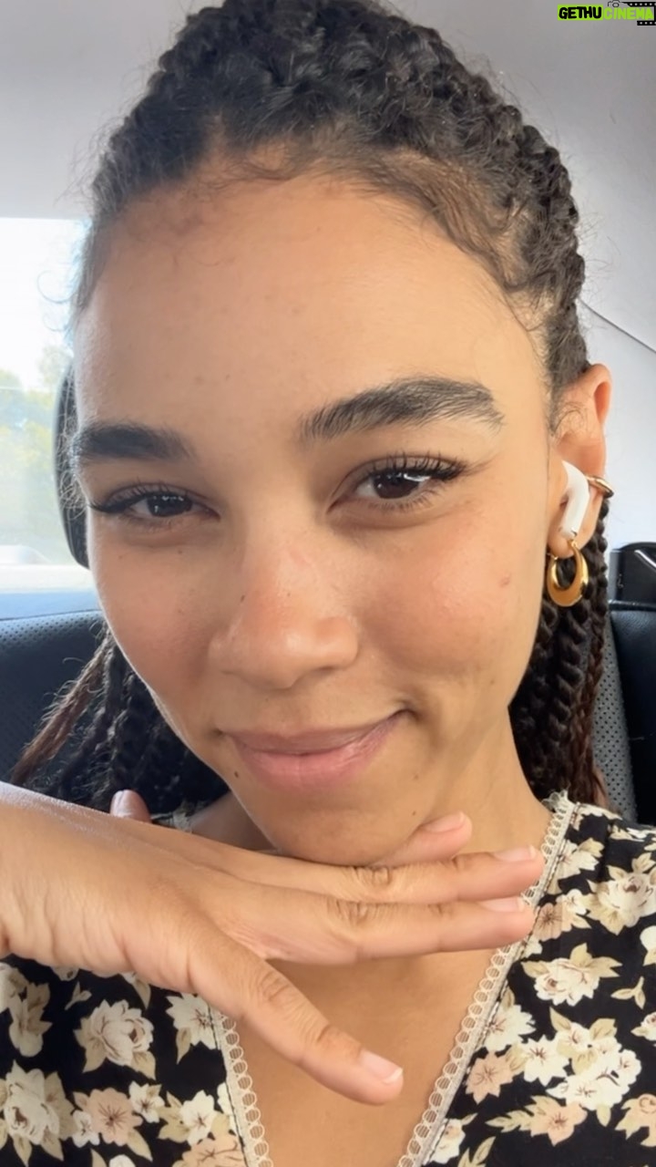 Alexandra Shipp Instagram - /,self-‘ker/ the practice of taking an active role in protecting one’s own well-being and happiness i melt into growth shedding layers of an old self turning my pages with every stroke i am alive, i am health been spending time growing and being creative join me outside of the algorithm i’ll see you outside 🖤 self care with the incredible @jackie.skinworship at the @skinworship studio 🧖🏽♀️