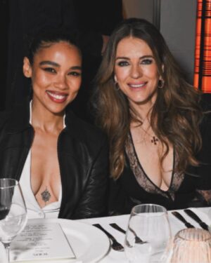 Alexandra Shipp Instagram - moments with @tods 🖤

loved meeting #DiegoDellaValle and getting a chance to practice my italiano!! 

💄 @sooparkmakeup 
💇🏽‍♀️ @naivashaintl 
👗 @tods