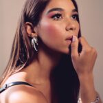 Alexandra Shipp Instagram - /flänt/ dress or behave in a provocative way slip it on how does it feel how does it look walk around in it get a taste for it do you approve i like the way you wear that the way you change with every step every sway of you magnified it suits you keep going flaunt it. loved this moment with @flauntmagazine 🖤 @danadelaney @larryjarahsims @mandelkorn