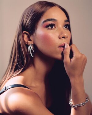 Alexandra Shipp Instagram - /flänt/

dress or behave in a provocative way

slip it on 
how does it feel
how does it look
walk around in it
get a taste for it
do you approve
i like the way you wear that
the way you change with every step
every sway of you 
magnified
it suits you
keep going
flaunt it. 

loved this moment with @flauntmagazine 🖤

@danadelaney 
@larryjarahsims 
@mandelkorn