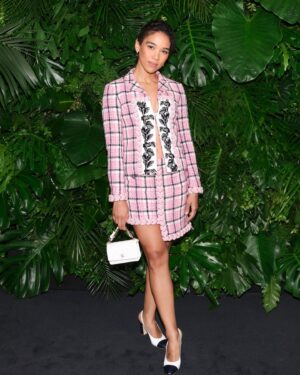 Alexandra Shipp Instagram - night before with @chanelofficial 🥰 

💄 @danadelaney 
💇🏽‍♀️ @larryjarahsims 
👗 @chanelofficial