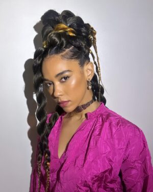 Alexandra Shipp Instagram - a beautiful @diorbeauty @dior dinner date celebrating #RougeDior 

I ate way too much pasta 
laughed extremely hard
& had a DUDE reunion I didn’t know my 🖤 needed 🥰

💄 @danadelaney X @peterphilipsmakeup X @dior 
💇🏽‍♀️ @larryjarahsims