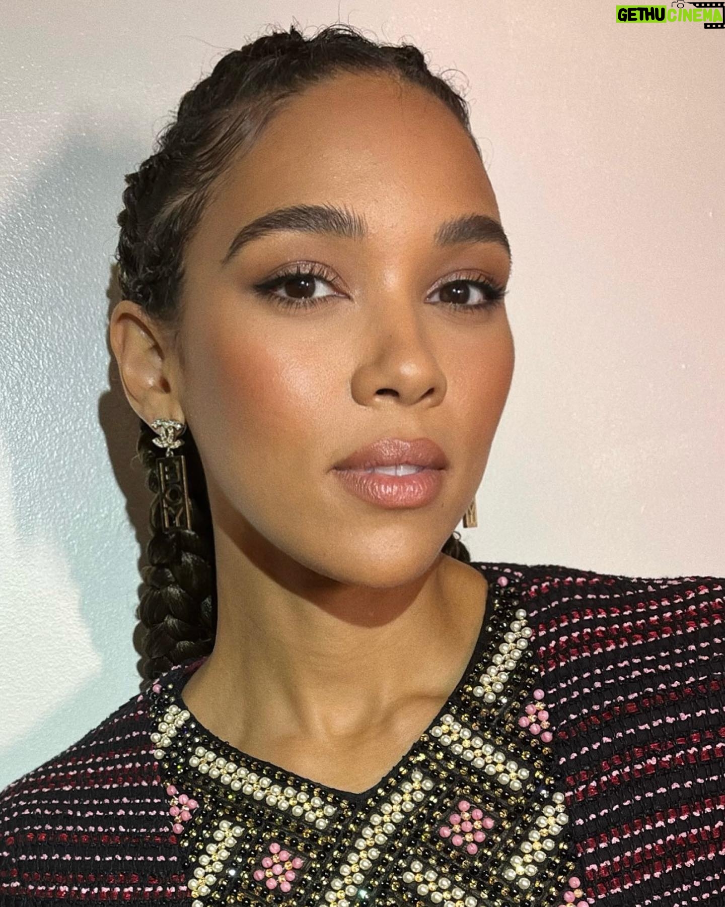 Alexandra Shipp Instagram - a beautiful night with @chanelofficial celebrating the iconic @sofiacoppola and her new book! my earrings said BOY so you can call me DADDY. thx. π @danadelaney ππ½ββοΈ @larryjarahsims π @chanelofficial