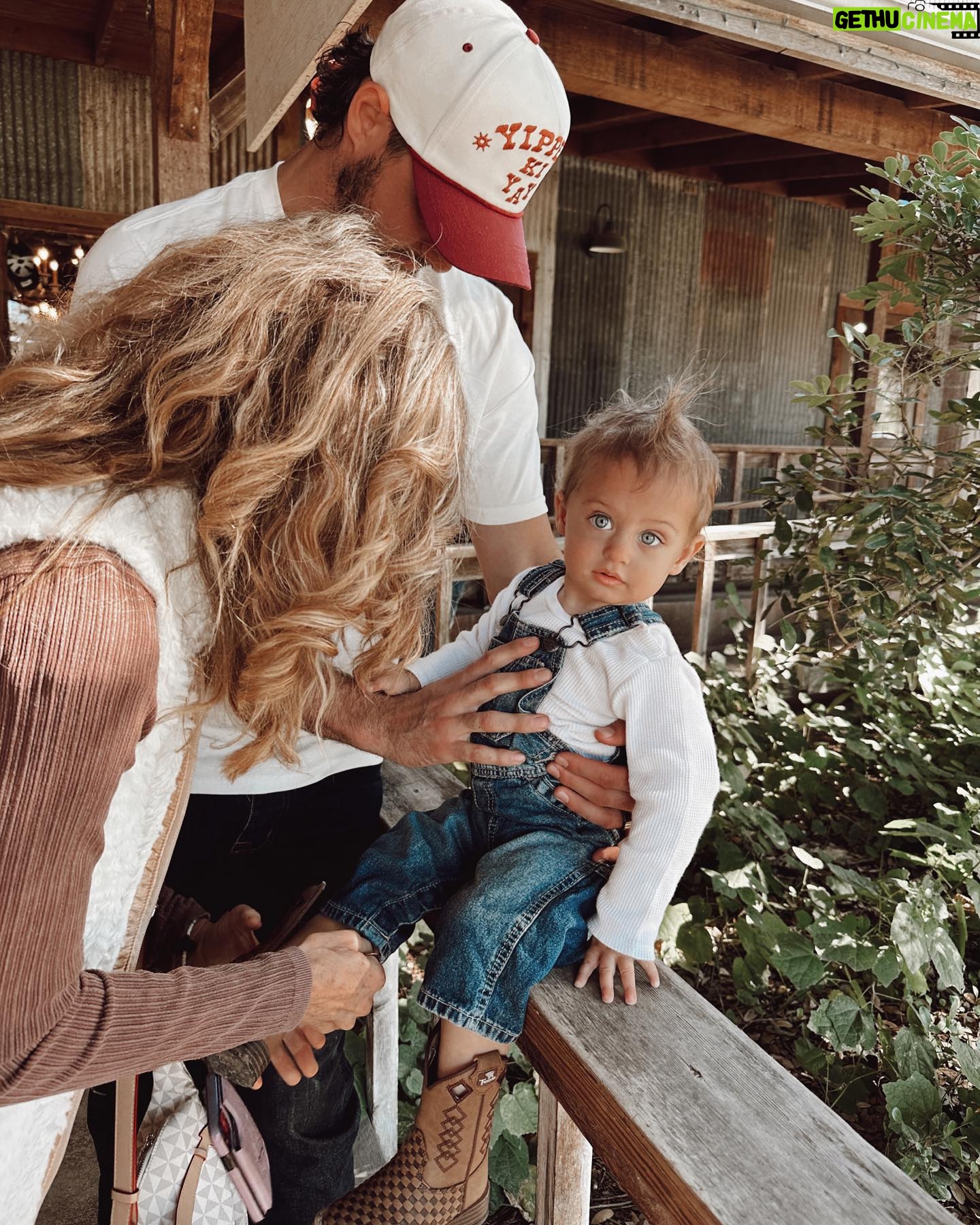 Alexandria DeBerry Instagram - spent the last few days of 2023 enjoying the Texas hill country ☆ beaux ended the trip with a busted chin black eye, so he’s basically a real cowboy now 🤠🥴 @8sages_gruene hosted us in the cutest country cottage is a must stay if you’re in the Gruene/ New Braunfels area! happy new year, y’all!