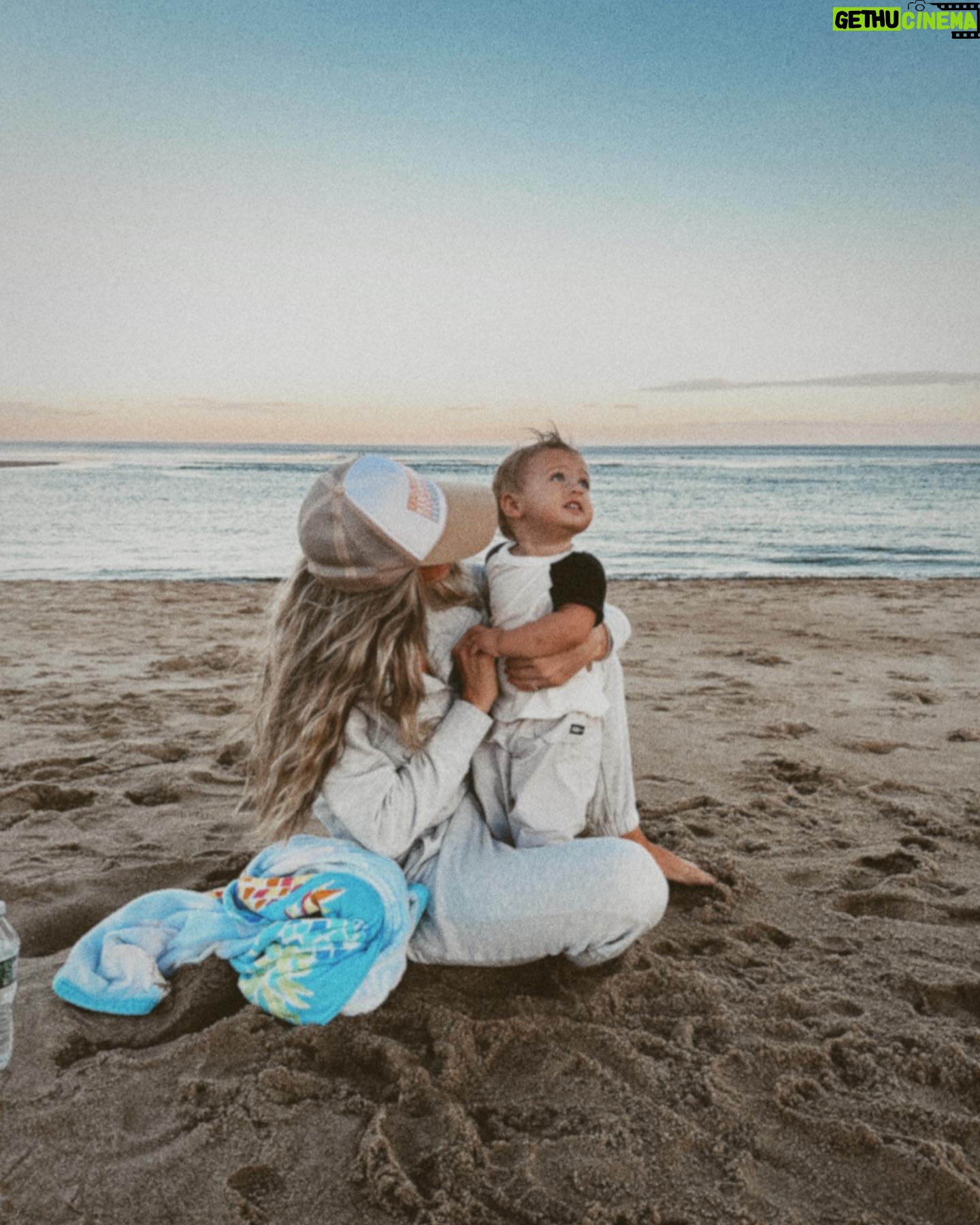 Alexandria DeBerry Instagram - a birthday at the beach with my biggest blessings π«ΆπΌπ
