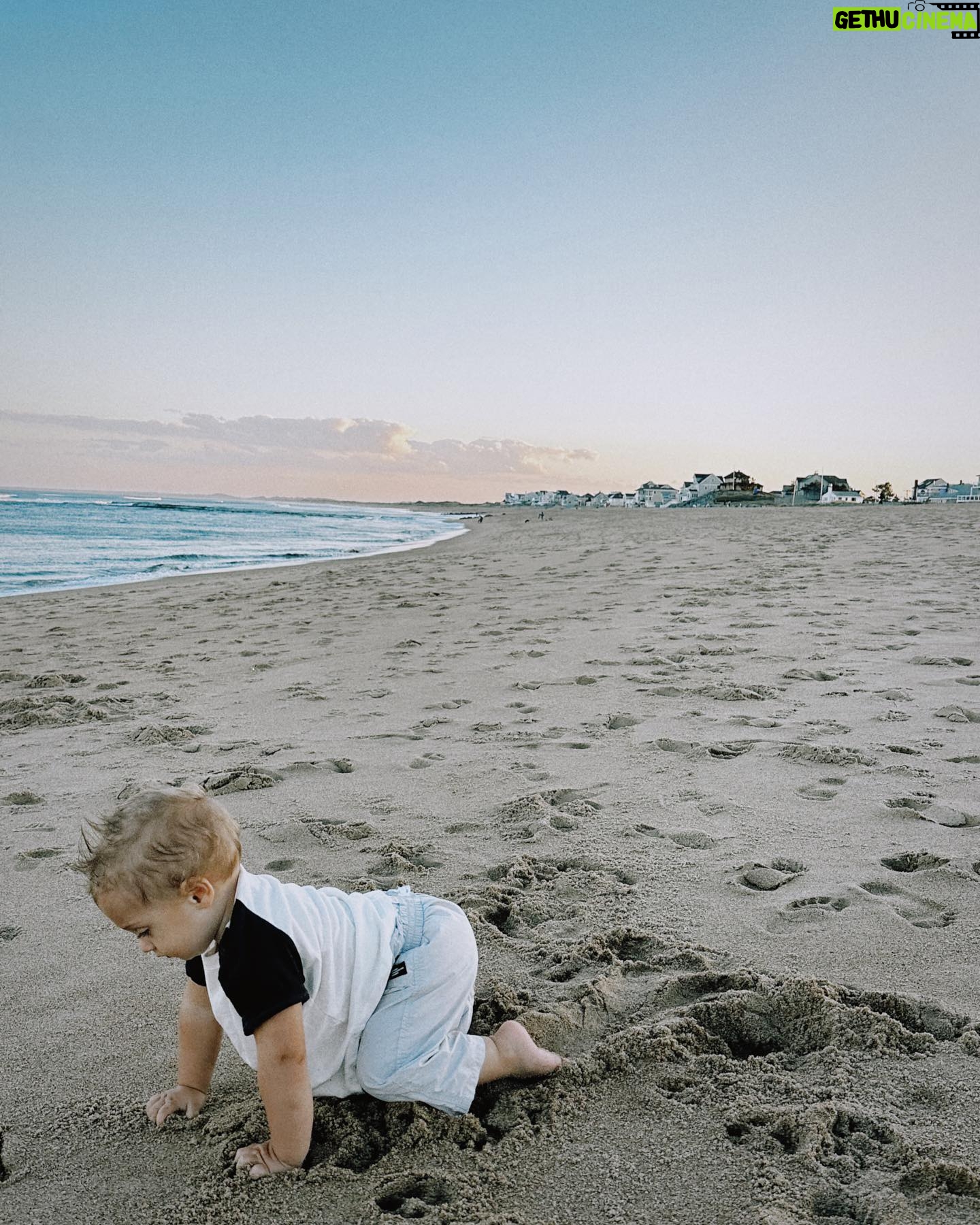 Alexandria DeBerry Instagram - a birthday at the beach with my biggest blessings π«ΆπΌπ