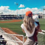 Alexandria DeBerry Instagram - 1st time seeing dad pitch in the good ol’ US of A 🇺🇸⚾️ #springtraining2024 @tylerbeede 💙❤️