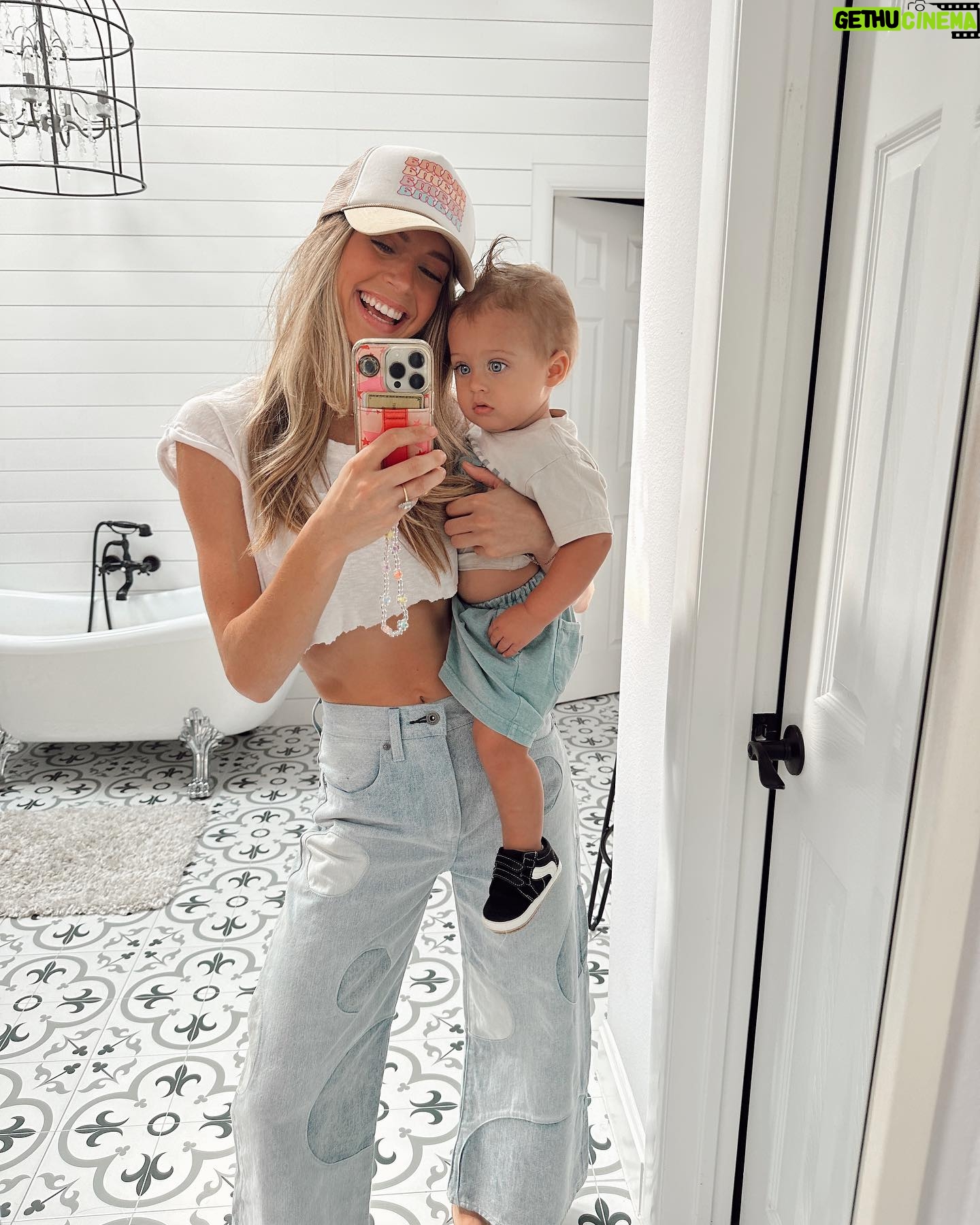 Alexandria DeBerry Instagram - I may be out of monthly milestone pennants, but there’s no shortage of beaux beede photos 🧡 13 months old today taking his 7th plane ride ✈️ thankfully it’s only a fraction as far as Japan 🥴off to Boston to see some fall foliage fam!! #beauxdiesel #babybeede2022 #13monthsold