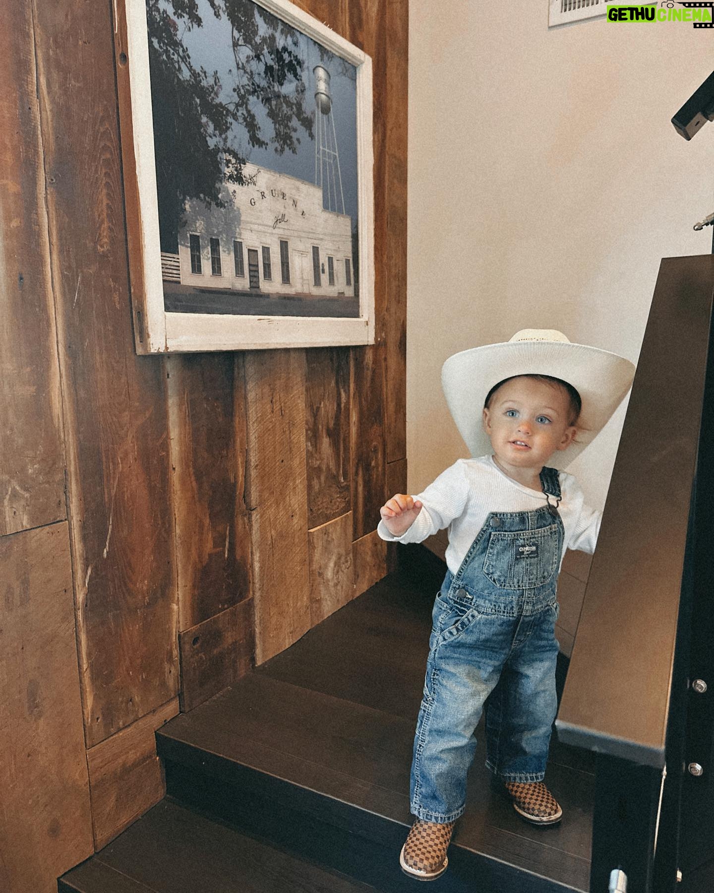 Alexandria DeBerry Instagram - spent the last few days of 2023 enjoying the Texas hill country ☆ beaux ended the trip with a busted chin black eye, so he’s basically a real cowboy now 🤠🥴 @8sages_gruene hosted us in the cutest country cottage is a must stay if you’re in the Gruene/ New Braunfels area! happy new year, y’all!