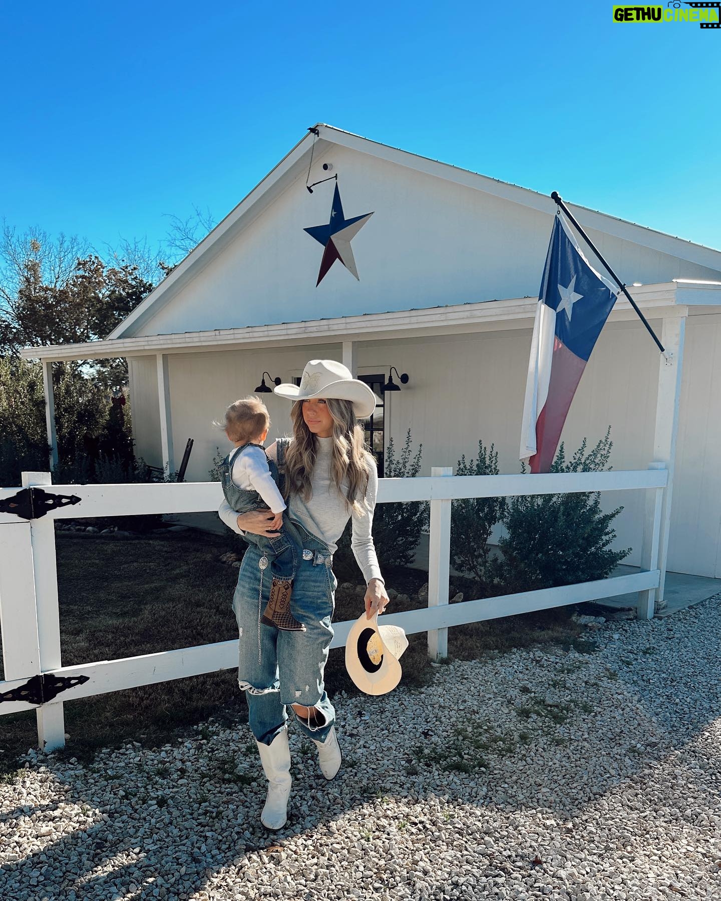 Alexandria DeBerry Instagram - spent the last few days of 2023 enjoying the Texas hill country ☆ beaux ended the trip with a busted chin black eye, so he’s basically a real cowboy now 🤠🥴 @8sages_gruene hosted us in the cutest country cottage is a must stay if you’re in the Gruene/ New Braunfels area! happy new year, y’all!