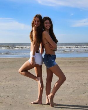 Alexis Arnold Instagram - I miss summer already. I love hanging at the beach with my best friends.

#friendship #friends #swimsuit #beach #coast #coastline #bestfriends #boyfriend #girlfriend #summer #imisssummeralready #models #actors #hotties #hot #hotmodel #hotguysofinsta #hotgirlsofinstagram #bikini #love #happiness #sunshine #beautiful #instalove #instagram #photography #fun