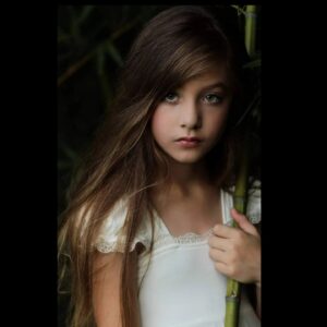 Alexis Arnold Instagram - Throwback Thursday with @tullstudios #model #modeling #actress #alexisarnoldmodel #alexisarnoldactress #alexisarnold #bamboo #photography #fashion #dollcake #dress #longhair #sweetgirl #serious #theatrical #instagood #instagram #hazeleyes