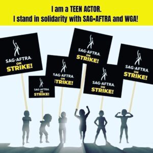 Alexis Arnold Instagram - I stand with SAG-AFTRA & WGA! Let's do this! #sagaftra #strike #onstrike #actor #actorslife #actress #actresslife #teenactor #teenactress