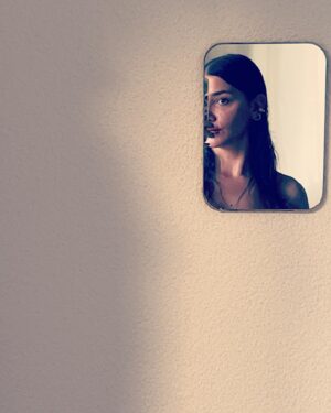 Algı Eke Instagram - Who’s the fairest of them all🖤 #mirrormirror #humor