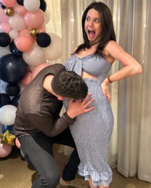 Ali Cobrin Instagram - My madre hosted the most special baby shower for me this past weekend at home in Chicago! She went above and beyond with balloons and center pieces and the most precious cake… all Twinkle Twinkle Little Star ⭐️ themed. It was so much fun, I feel so loved & I’m so excited for baby to join us this summer! Twinkle, twinkle little star, how we wonder what you are! 🥺🥰⭐️😭 
*
*
*
*
*
*
*
*
#pregnant #pregnancy #pregnantbelly #pregnantlife #pregnancyannouncement #pregnancyreveal #pregnancyjourney #pregnancyproblems #prego #pregobelly #pregoproblems #pregolife #babyshower #twinkletwinklelittlestar #summerbaby