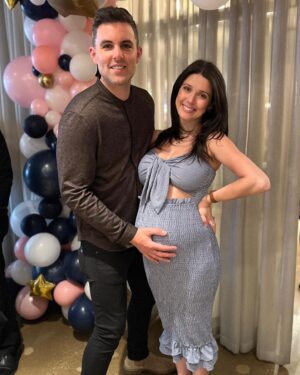 Ali Cobrin Instagram - My madre hosted the most special baby shower for me this past weekend at home in Chicago! She went above and beyond with balloons and center pieces and the most precious cake… all Twinkle Twinkle Little Star ⭐️ themed. It was so much fun, I feel so loved & I’m so excited for baby to join us this summer! Twinkle, twinkle little star, how we wonder what you are! 🥺🥰⭐️😭 
*
*
*
*
*
*
*
*
#pregnant #pregnancy #pregnantbelly #pregnantlife #pregnancyannouncement #pregnancyreveal #pregnancyjourney #pregnancyproblems #prego #pregobelly #pregoproblems #pregolife #babyshower #twinkletwinklelittlestar #summerbaby