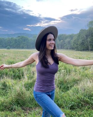 Ali Cobrin Instagram - One day I’ll get that perfect (✨candid✨) shot 📸