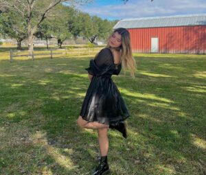 Actress Ali Landry Monteverde HD Instagram Photos and Wallpapers April 2024