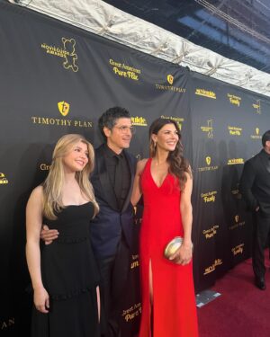 Ali Landry Monteverde Instagram - Tune into @movieguide Awards tonight on @greatamericanfamily . We made it a family affair and it turned out to be a great night for @soundoffreedommovie ! Congrats to all of the nominees and winners! Thank you @showmeyourmumu for dressing Estela and I🫶